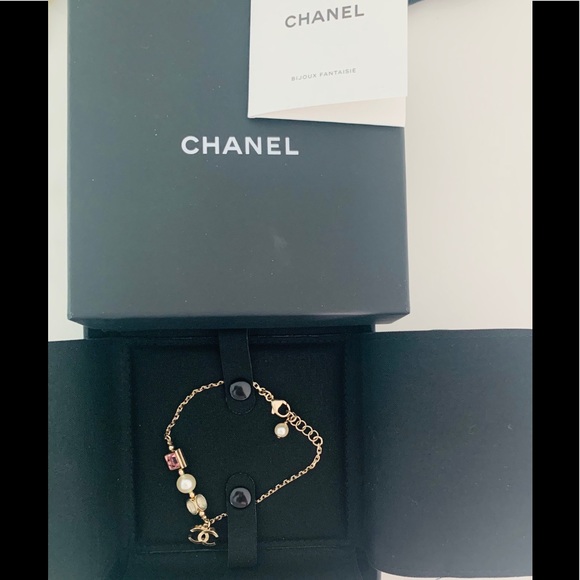 CHANEL Jewelry - 💥HP💥CHANEL Bracelet